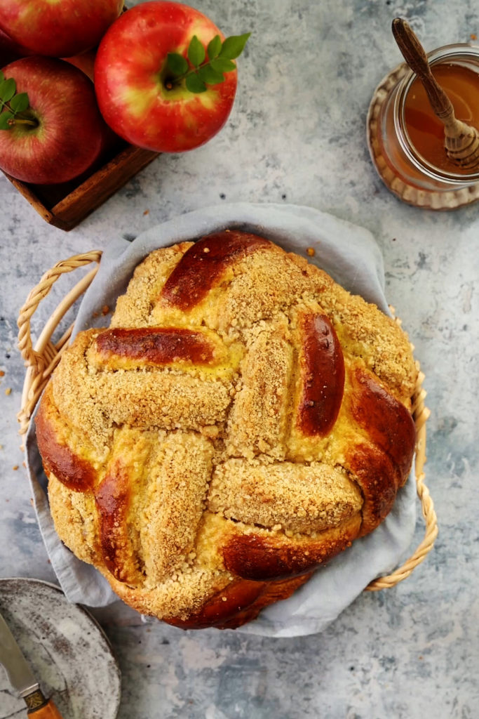 Round Challah for Rosh Hashanah is topped with a sweet crumble topping.

